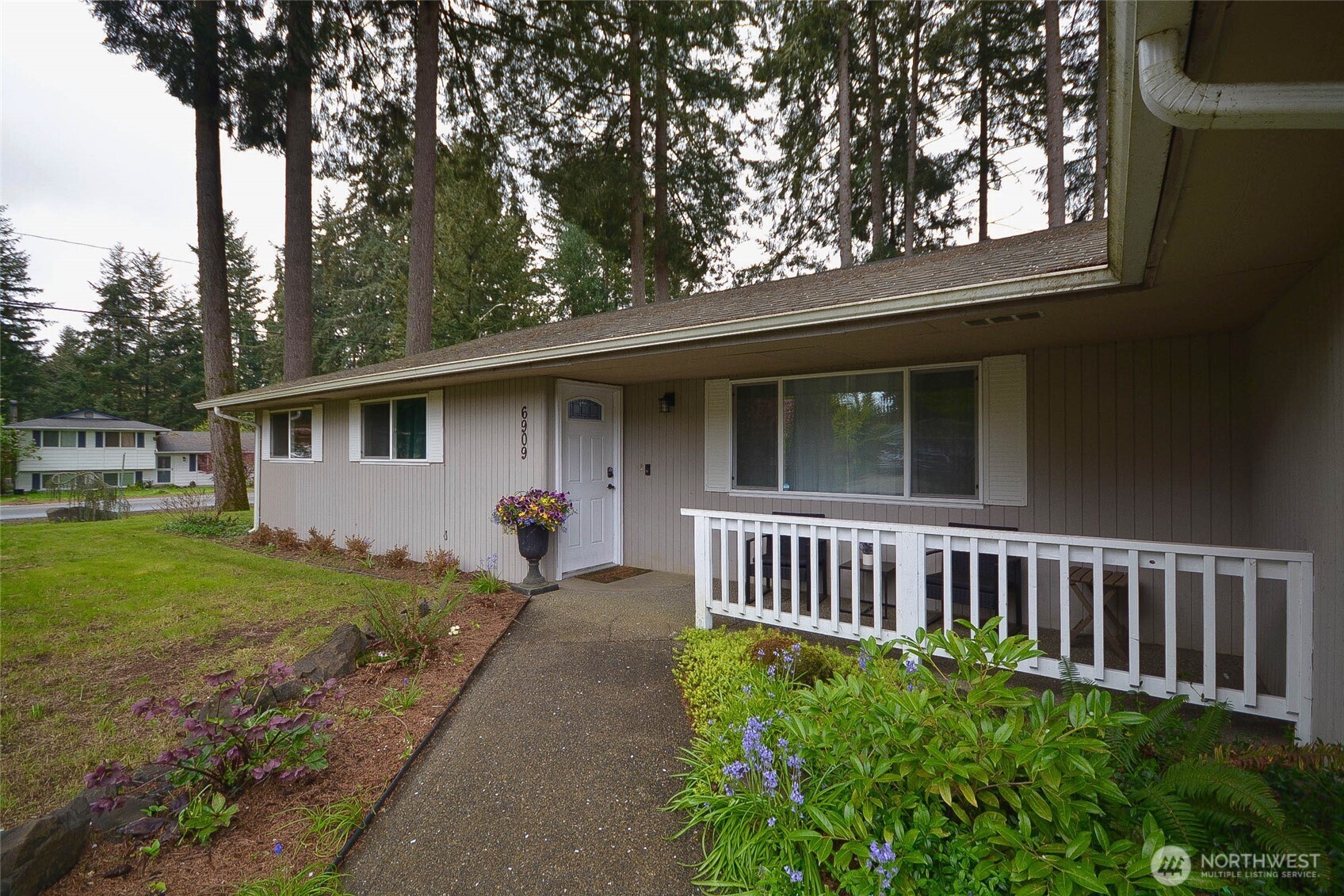 6909 33rd Avenue SW, Lacey, WA 98503