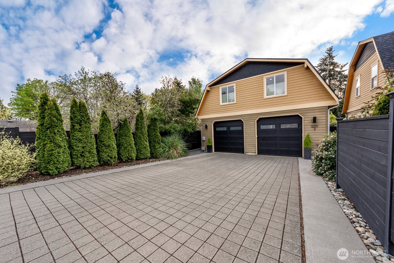 12011 9th Avenue NW #2, Seattle, WA 98177-3436