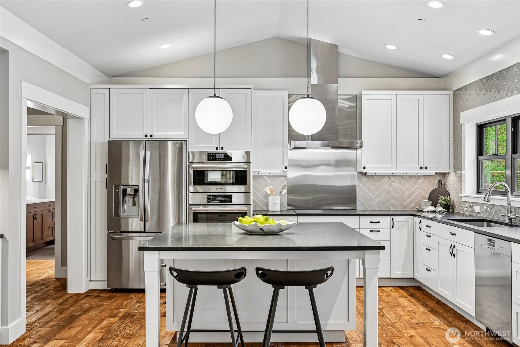12405 NE 108th Place , Kirkland, WA 98033-4654