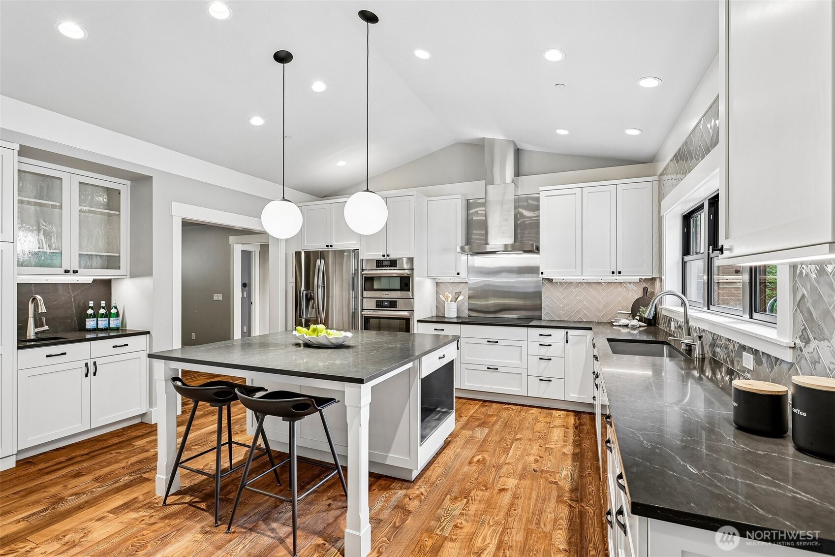 12405 NE 108th Place , Kirkland, WA 98033-4654