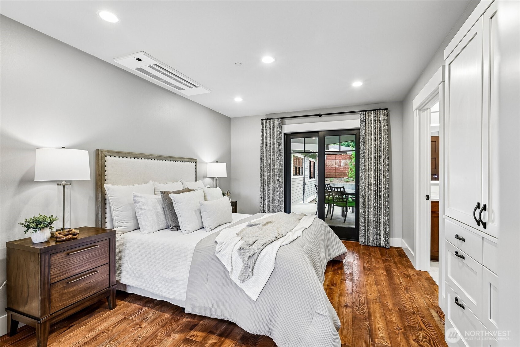 12405 NE 108th Place , Kirkland, WA 98033-4654
