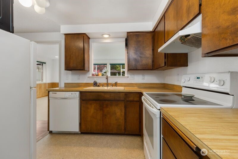 8704 48th Drive NE, Marysville, WA 98270-3010