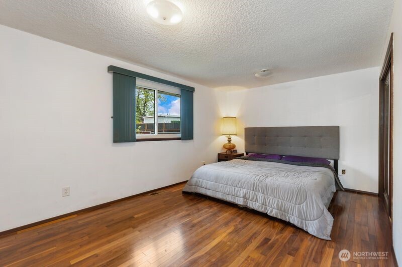 8704 48th Drive NE, Marysville, WA 98270-3010