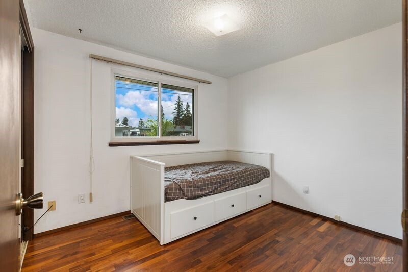 8704 48th Drive NE, Marysville, WA 98270-3010
