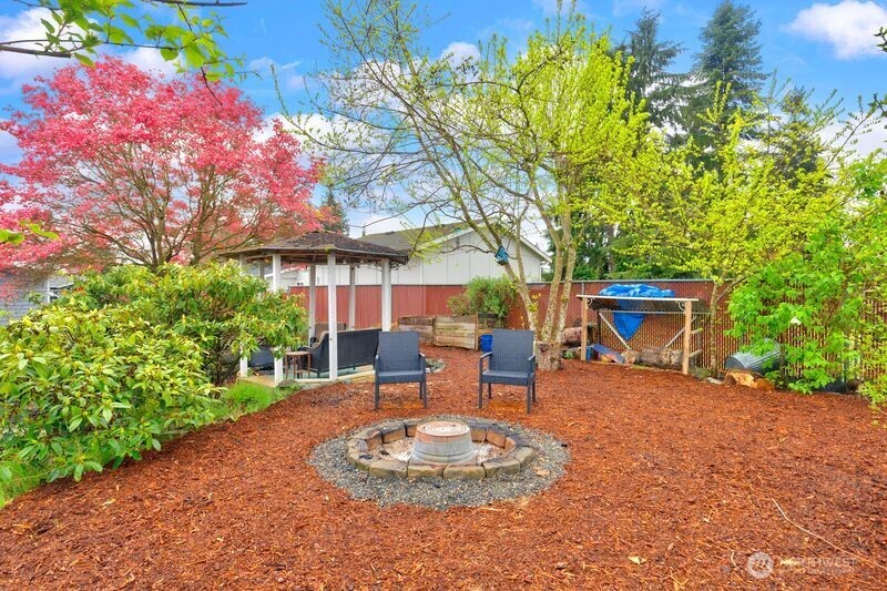 8704 48th Drive NE, Marysville, WA 98270-3010