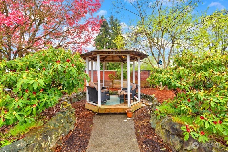 8704 48th Drive NE, Marysville, WA 98270-3010