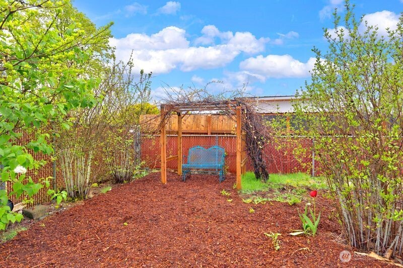 8704 48th Drive NE, Marysville, WA 98270-3010