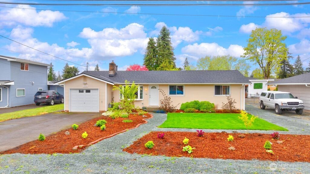 8704 48th Drive NE, Marysville, WA 98270-3010