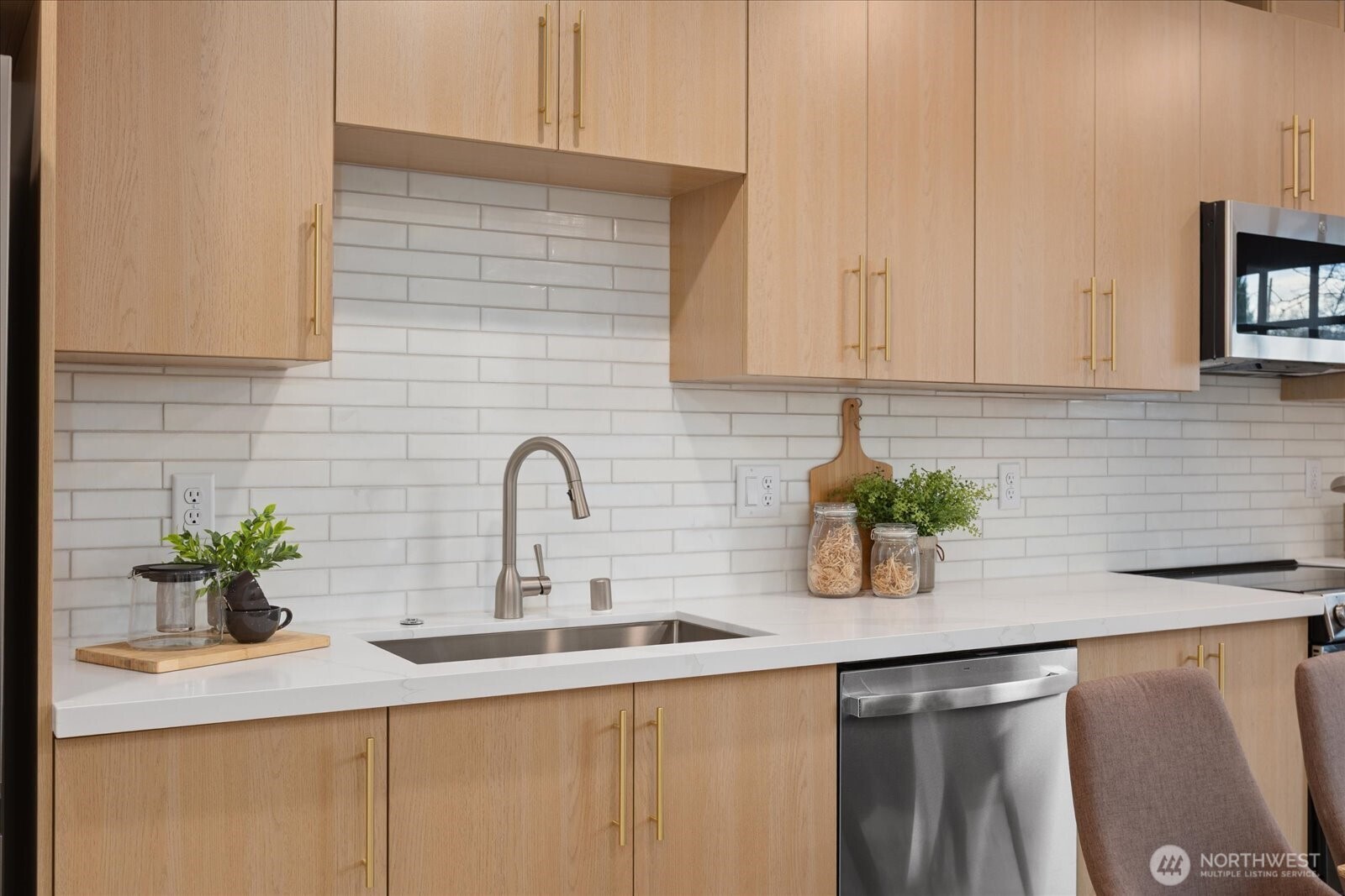 830 S Sullivan Street , Seattle, WA 98108