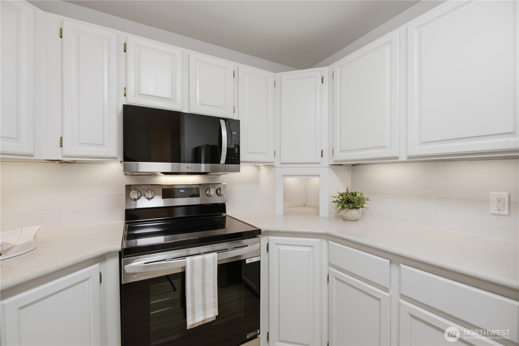 2040 13th Avenue W #13, Seattle, WA 98119