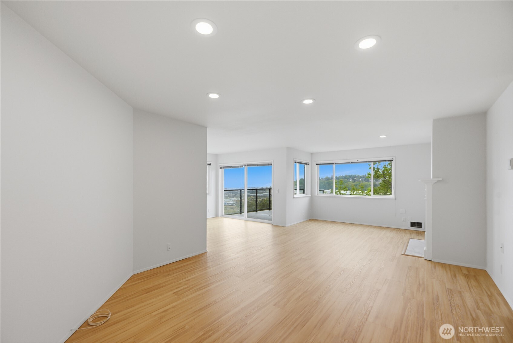 2040 13th Avenue W #13, Seattle, WA 98119