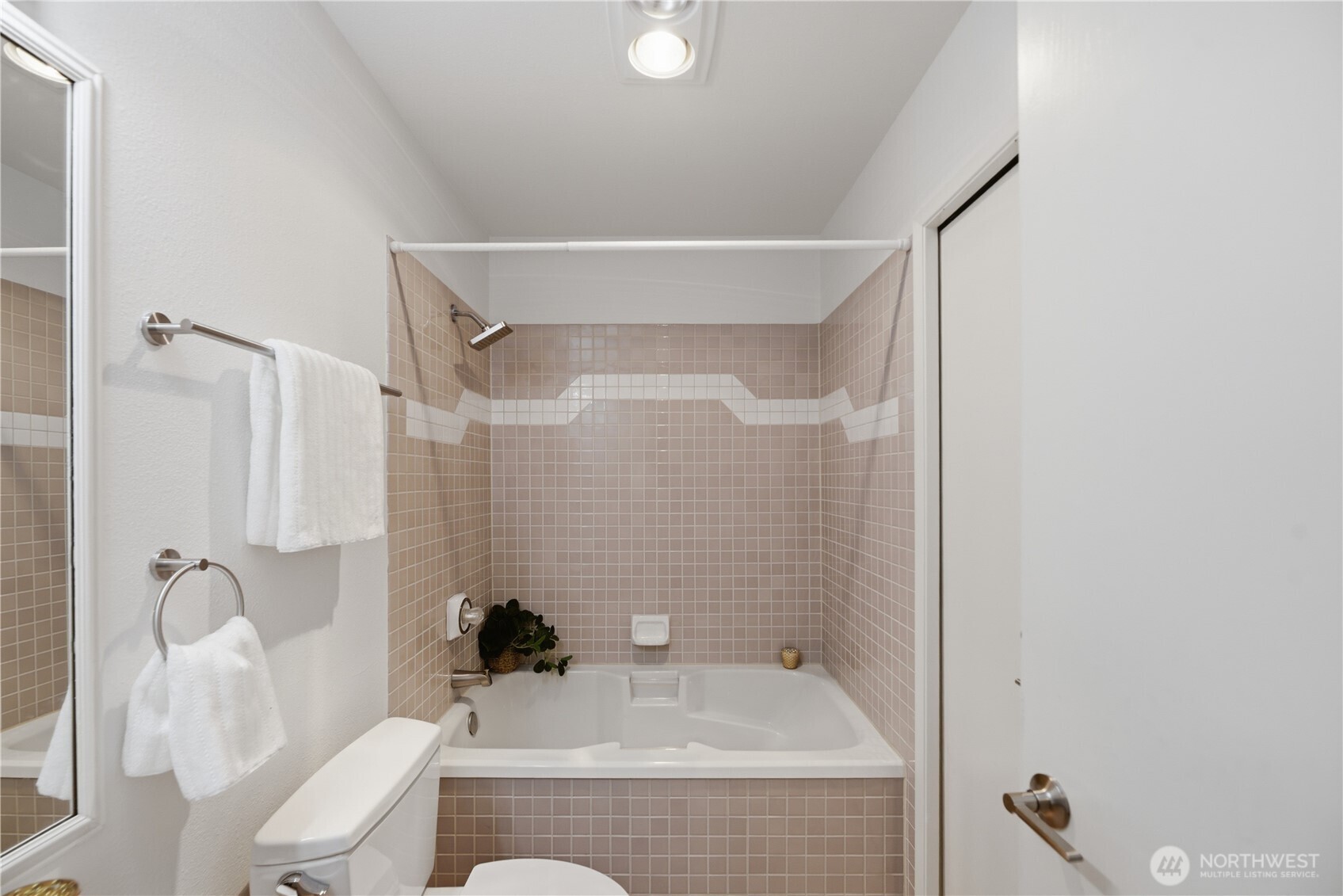 2040 13th Avenue W #13, Seattle, WA 98119