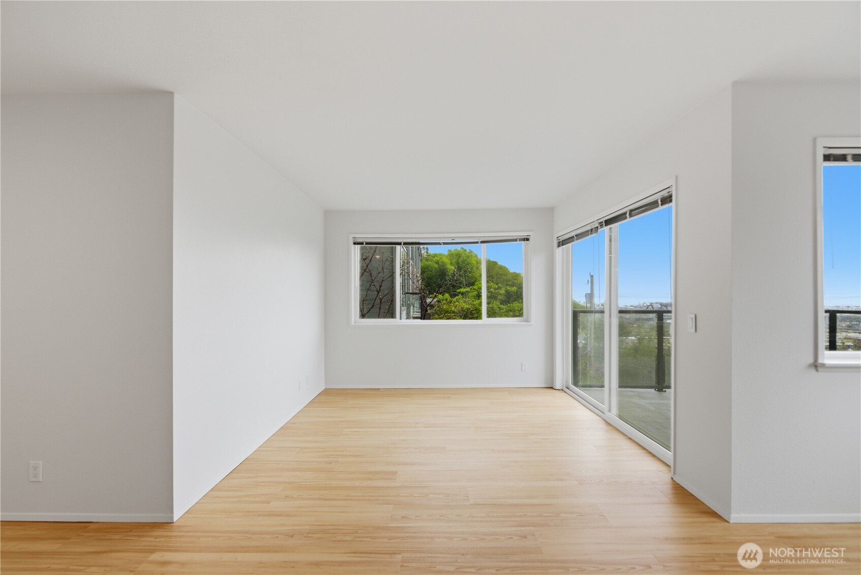 2040 13th Avenue W #13, Seattle, WA 98119