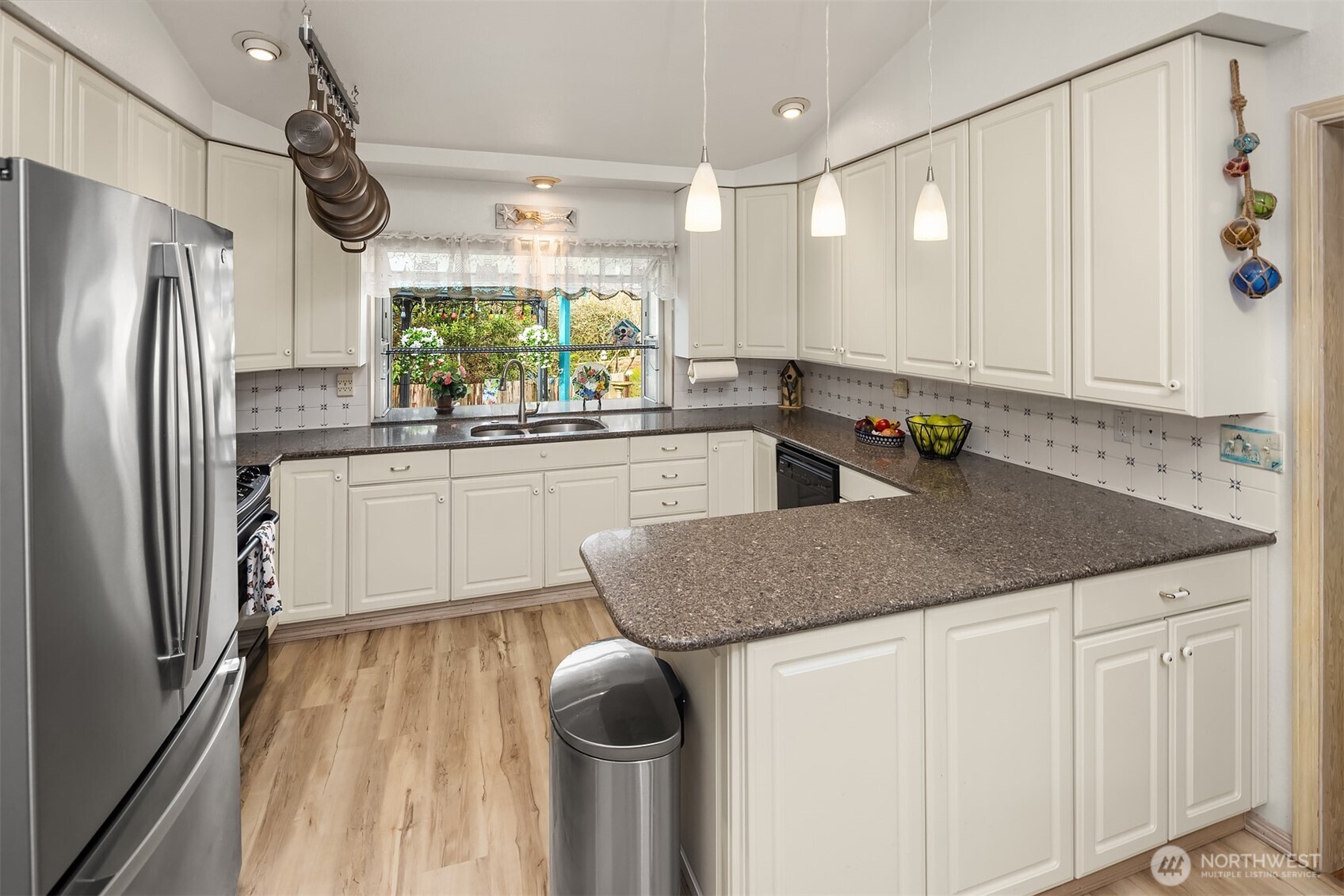 646 Island Cir SE , Ocean Shores, WA 98569