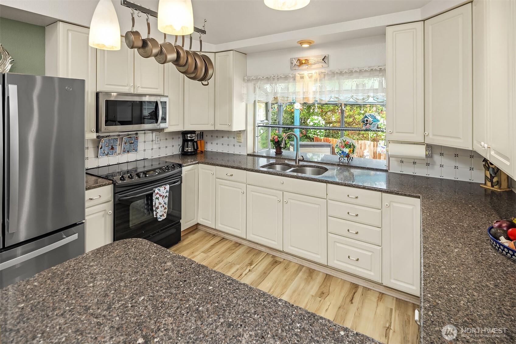 646 Island Cir SE , Ocean Shores, WA 98569