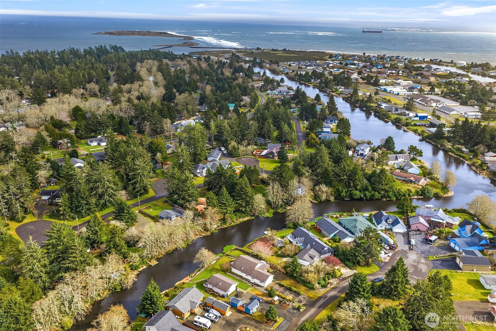 646 Island Cir SE , Ocean Shores, WA 98569