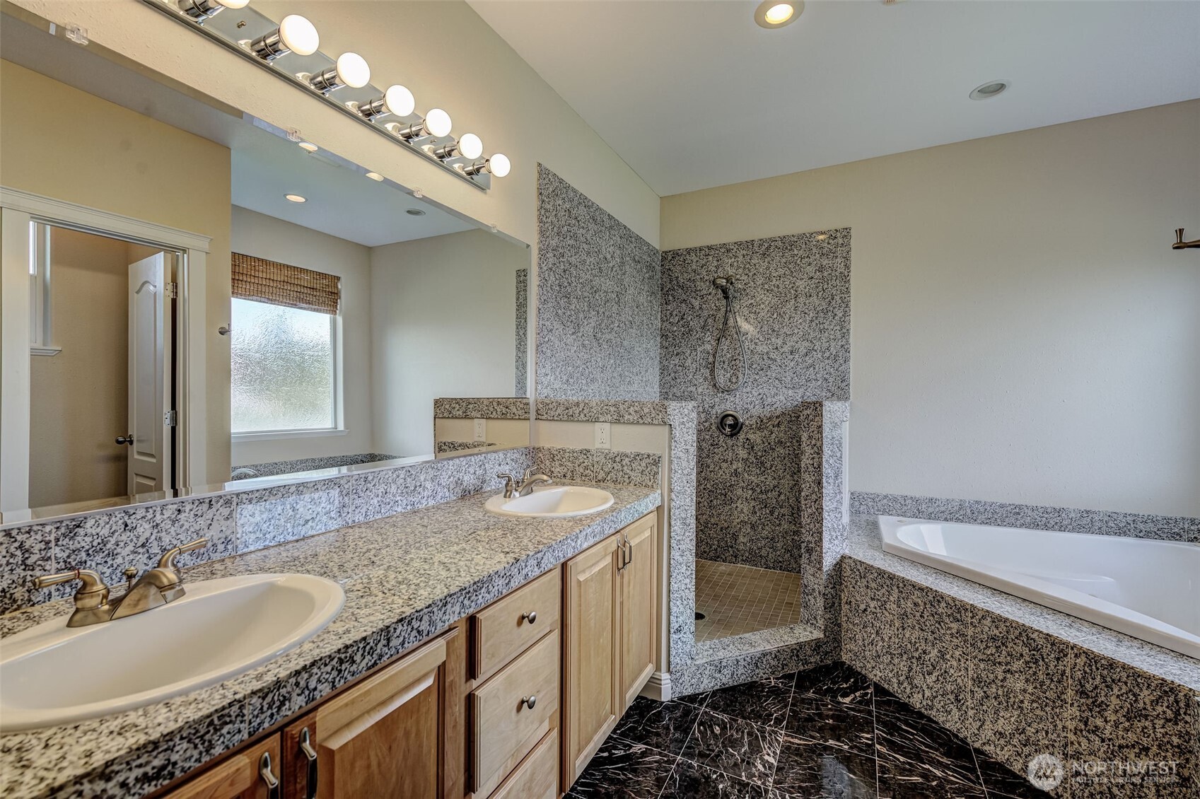 3171 NE Snow Goose , Moses Lake, WA 98837