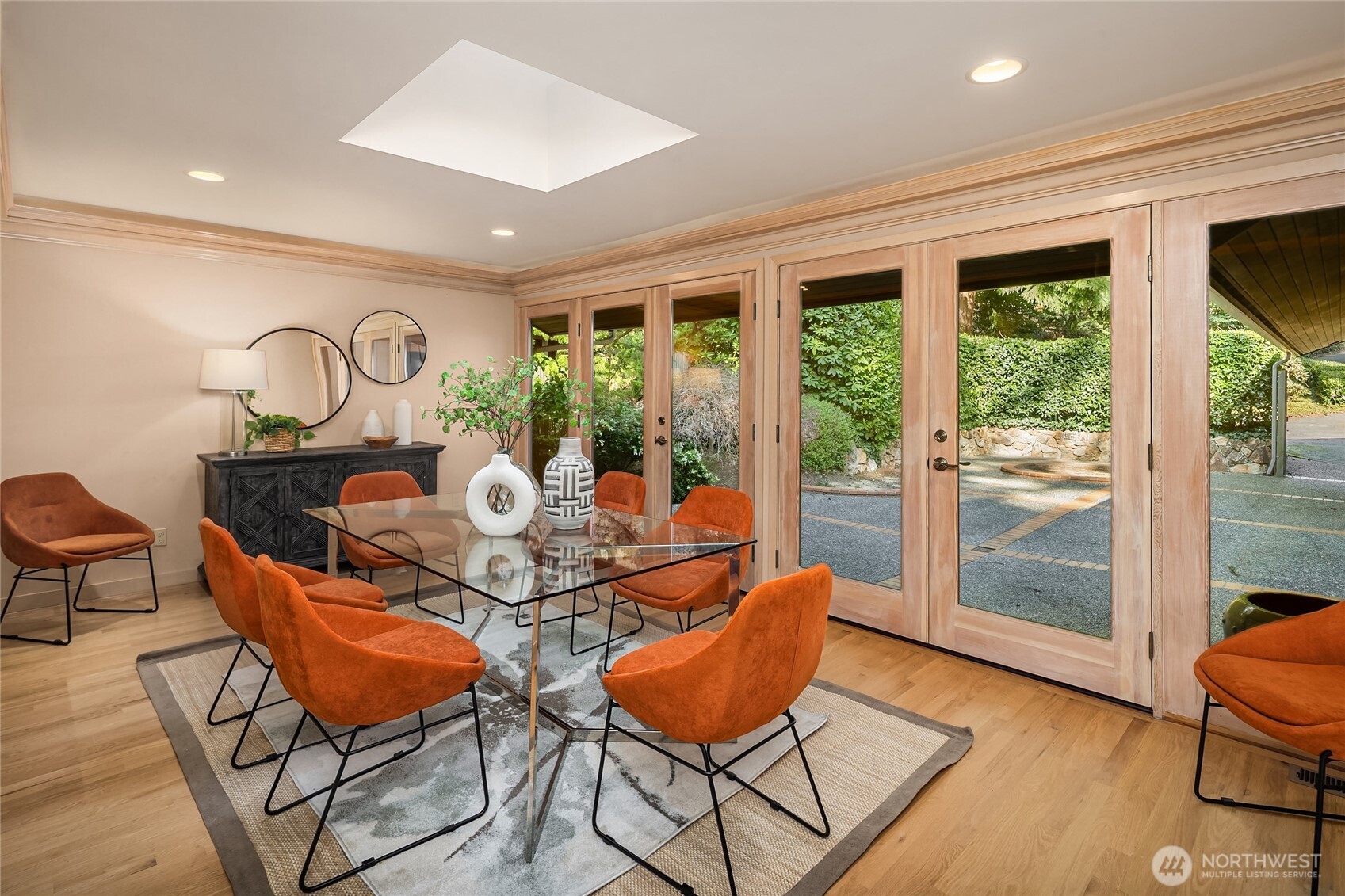 2047 Killarney Way , Bellevue, WA 98004
