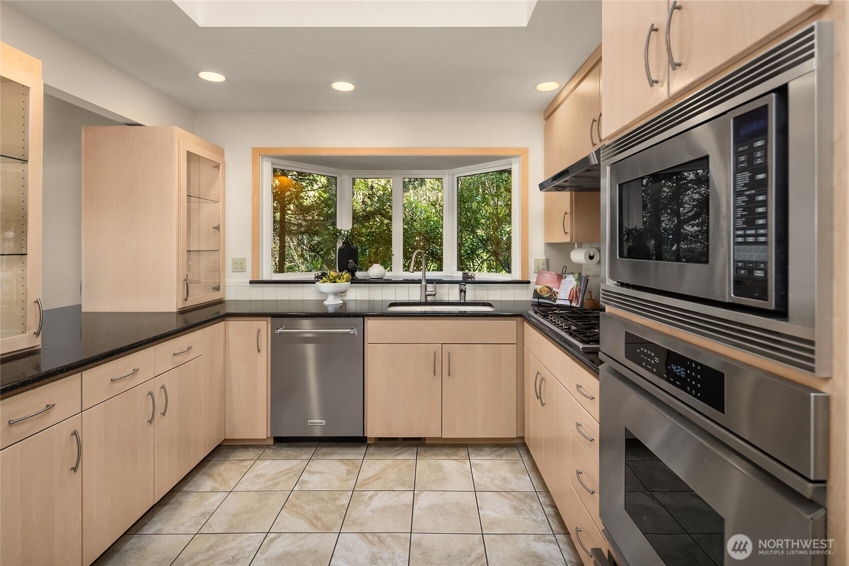 2047 Killarney Way , Bellevue, WA 98004