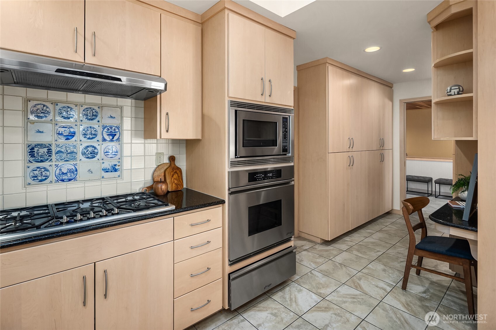 2047 Killarney Way , Bellevue, WA 98004