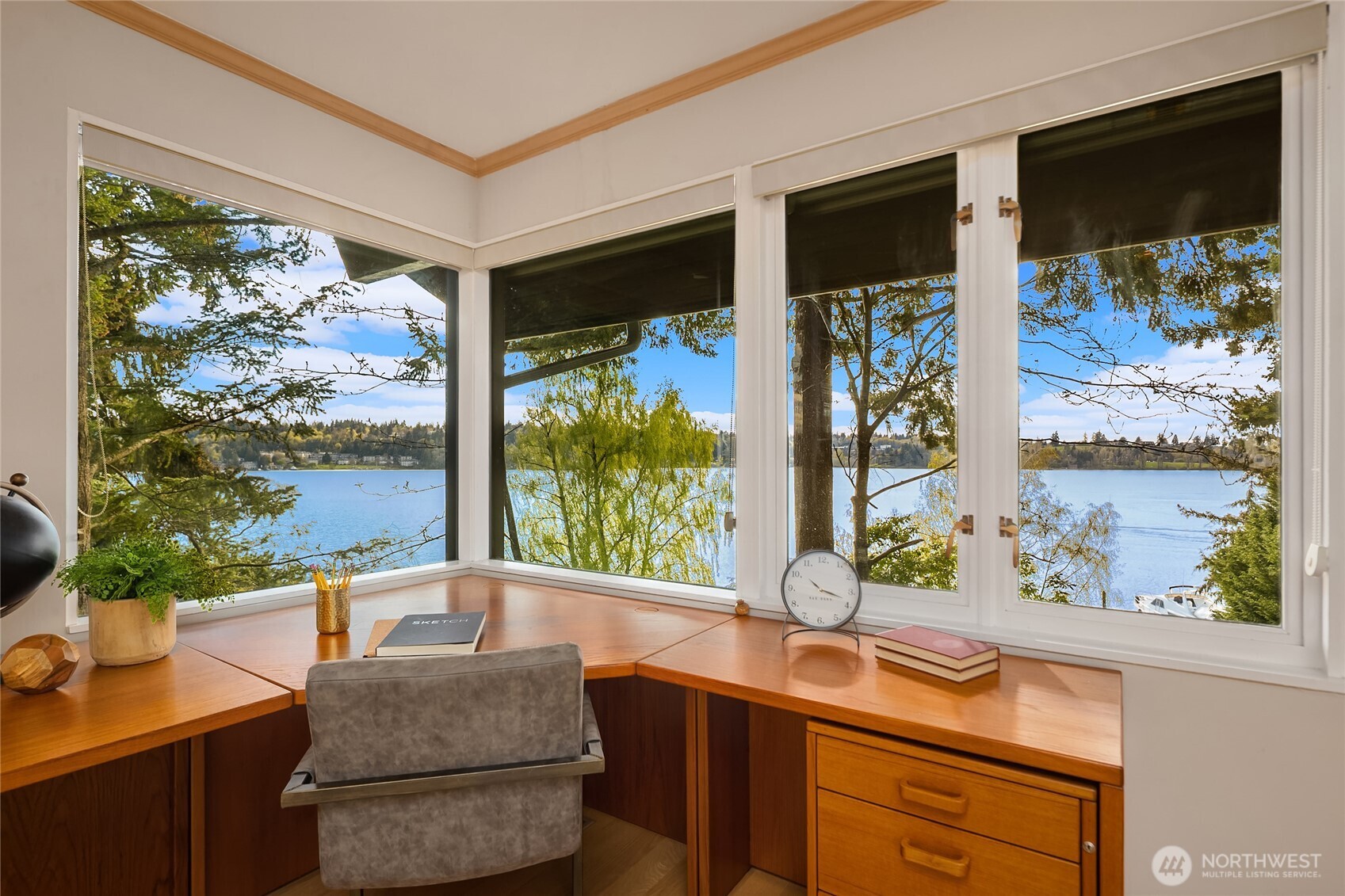 2047 Killarney Way , Bellevue, WA 98004