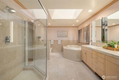 2047 Killarney Way , Bellevue, WA 98004 - Photo 27