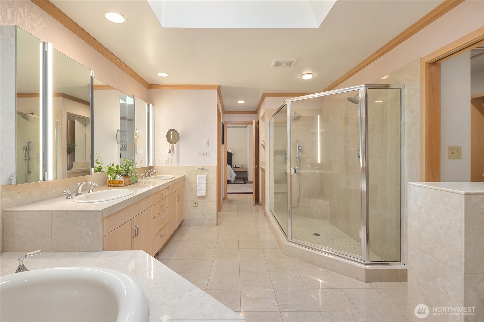 2047 Killarney Way , Bellevue, WA 98004