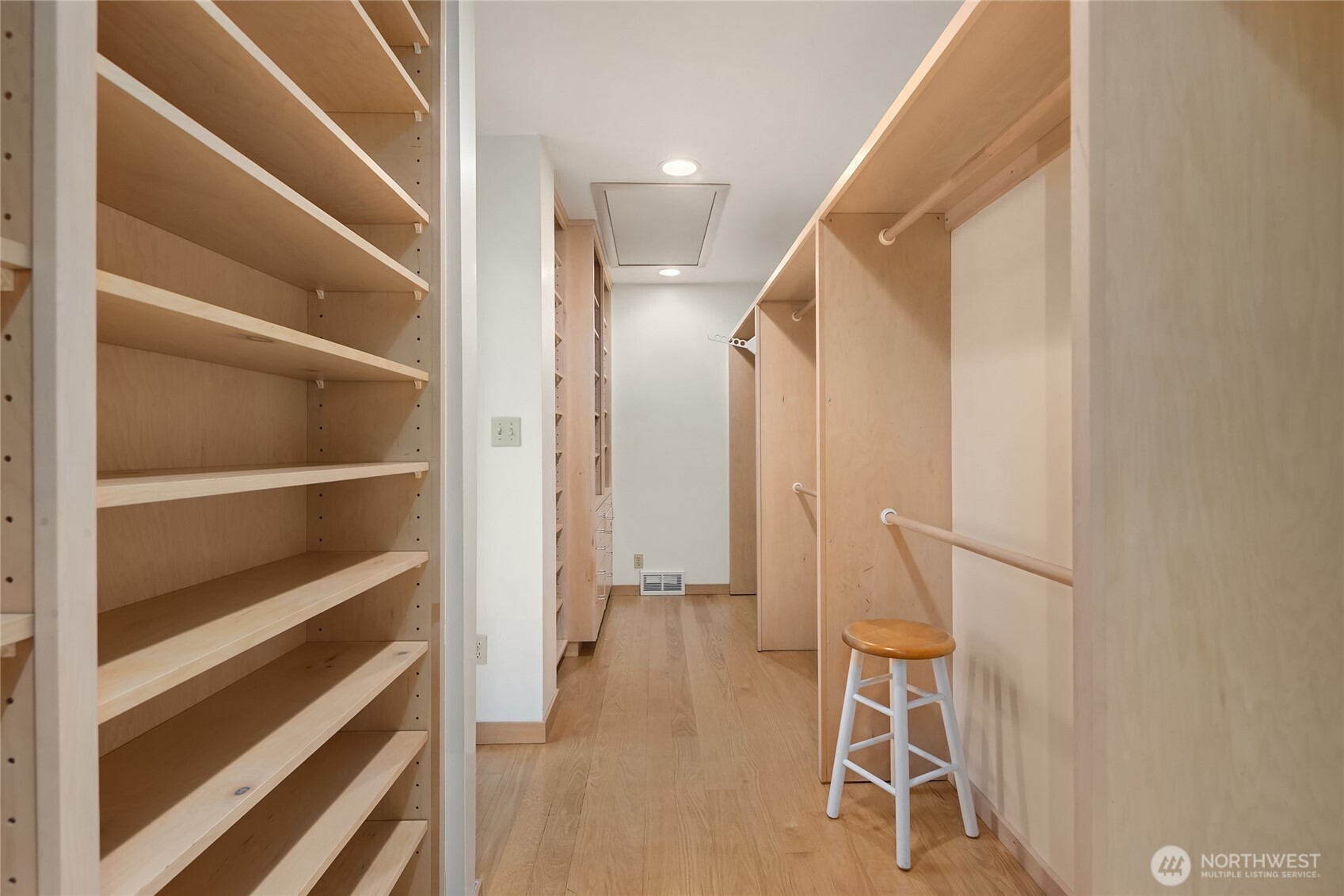2047 Killarney Way , Bellevue, WA 98004