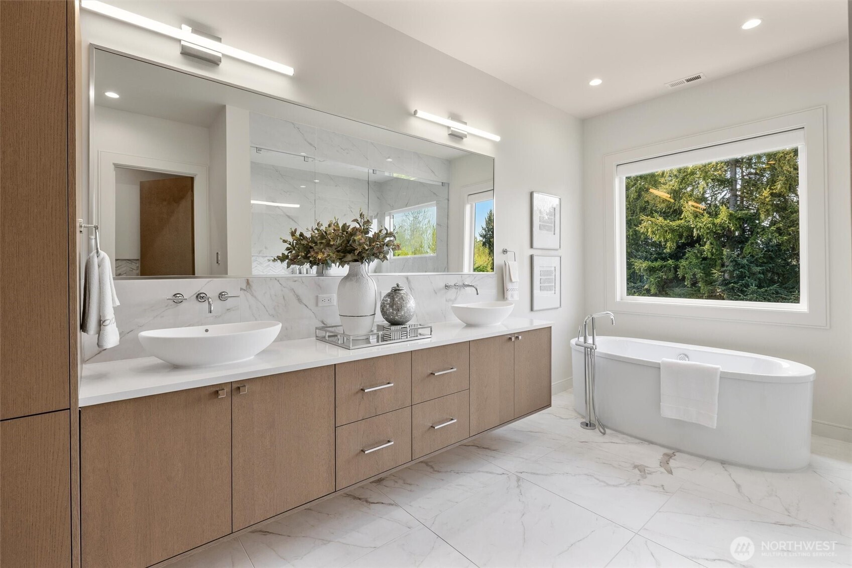 1421 88th Avenue NE, Clyde Hill, WA 98004