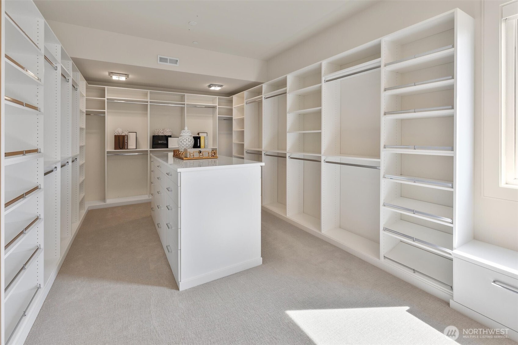 1421 88th Avenue NE, Clyde Hill, WA 98004