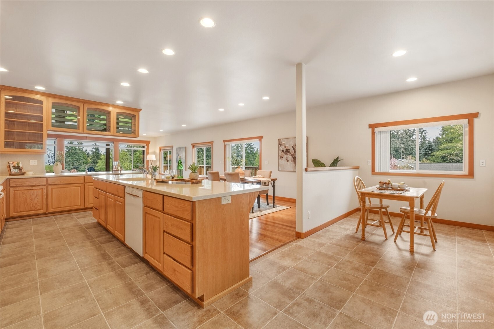 2385 Lake Forest Drive , Oak Harbor, WA 98277