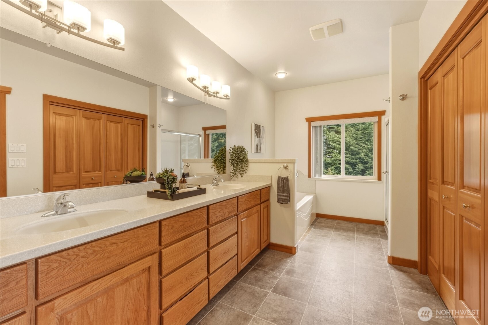 2385 Lake Forest Drive , Oak Harbor, WA 98277