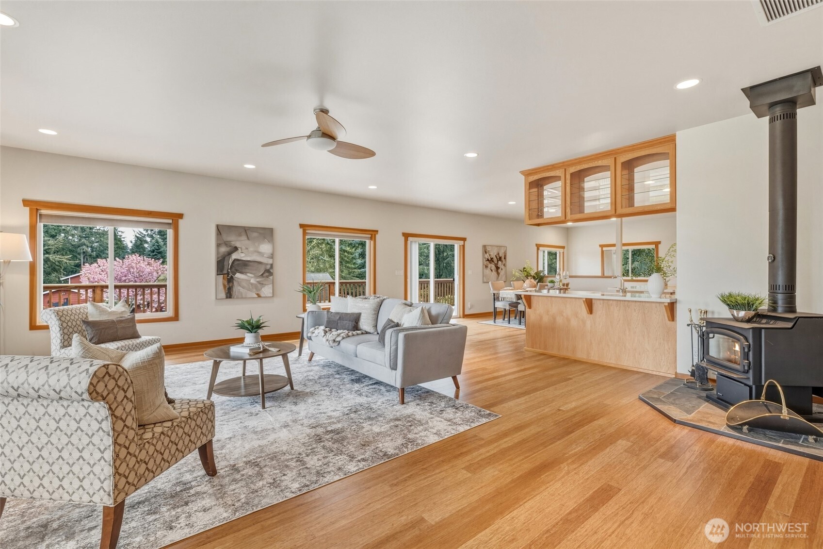 2385 Lake Forest Drive , Oak Harbor, WA 98277