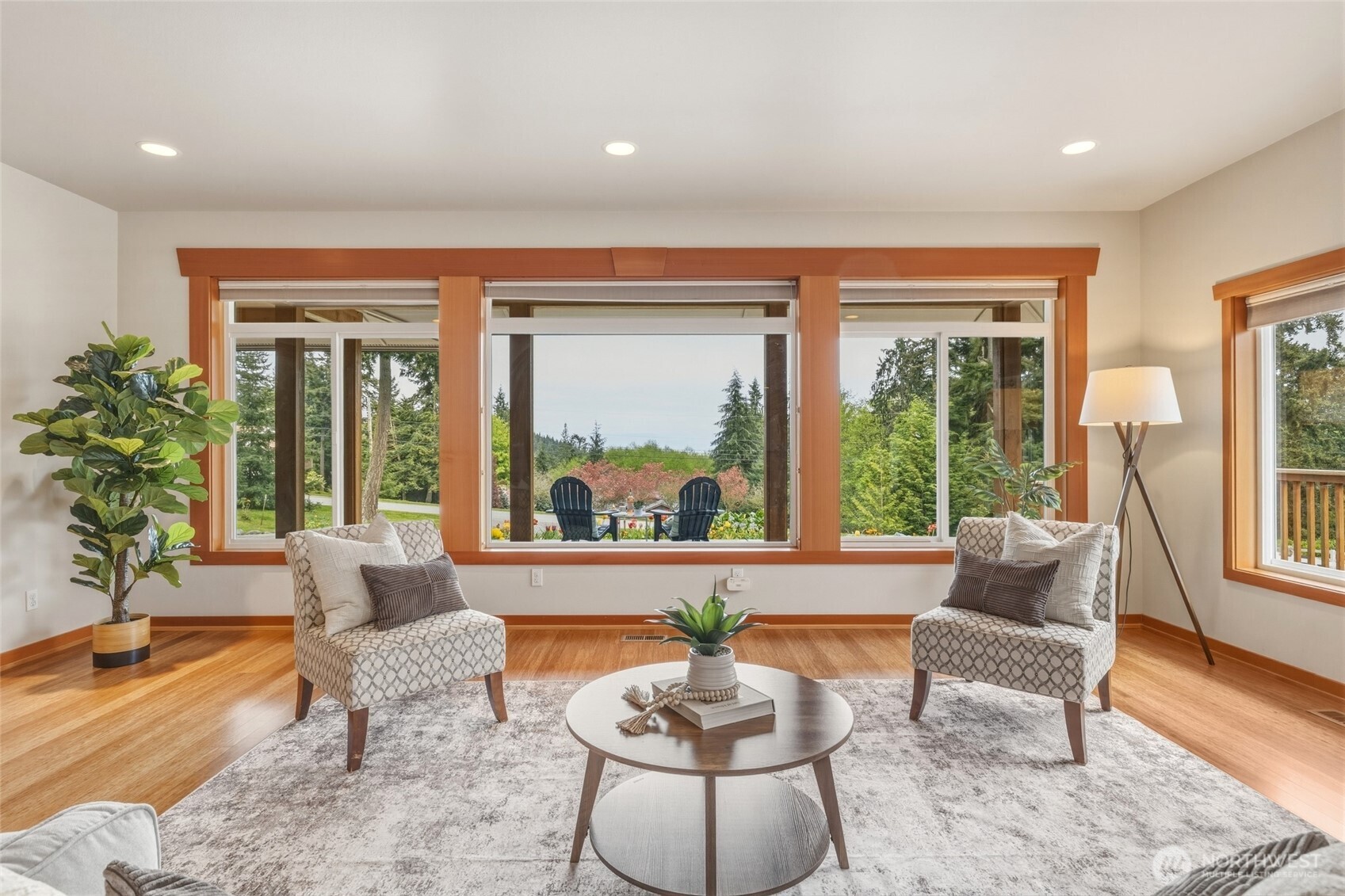 2385 Lake Forest Drive , Oak Harbor, WA 98277