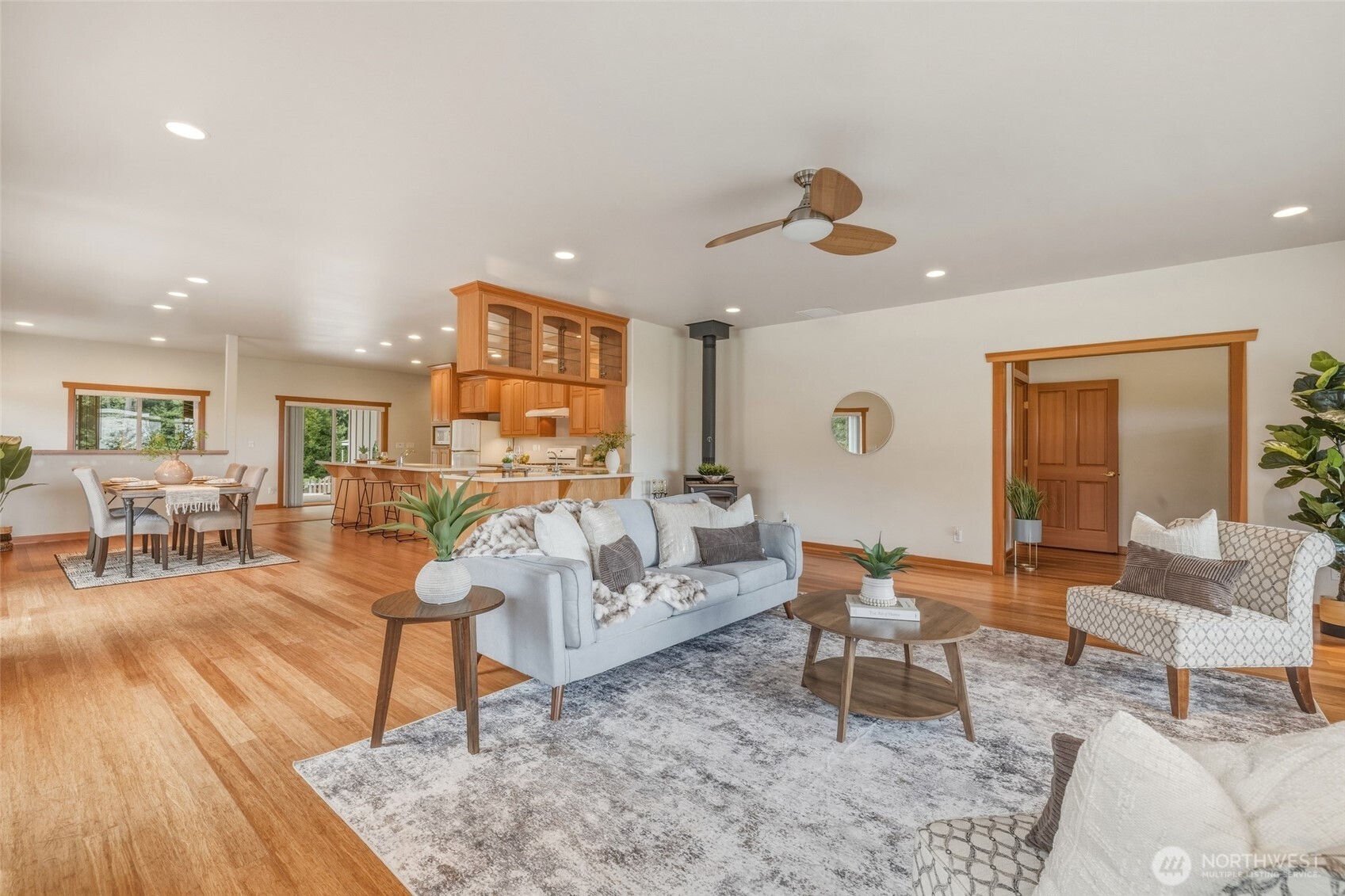 2385 Lake Forest Drive , Oak Harbor, WA 98277