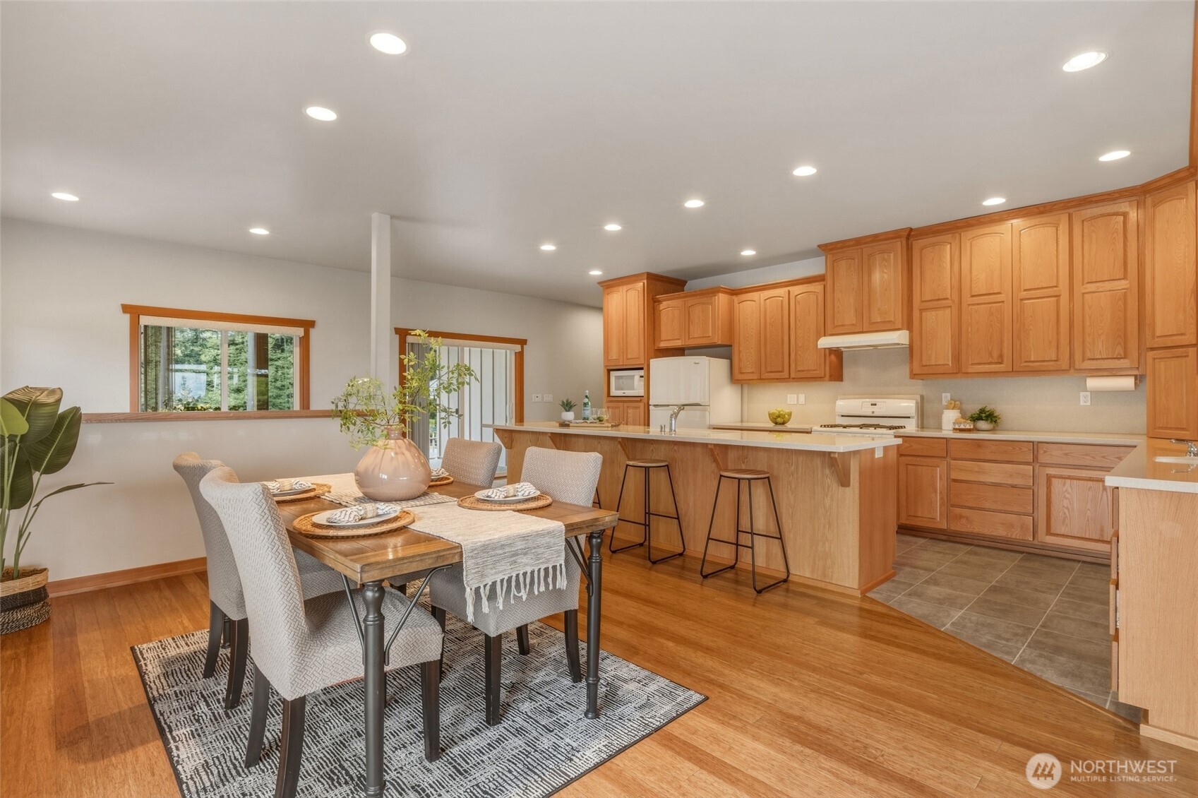 2385 Lake Forest Drive , Oak Harbor, WA 98277