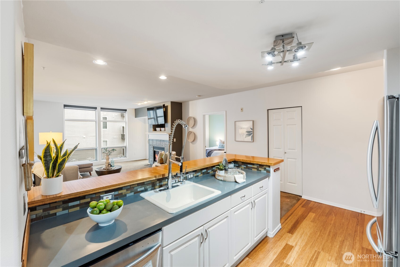 3221 SW Avalon Way #413, Seattle, WA 98126