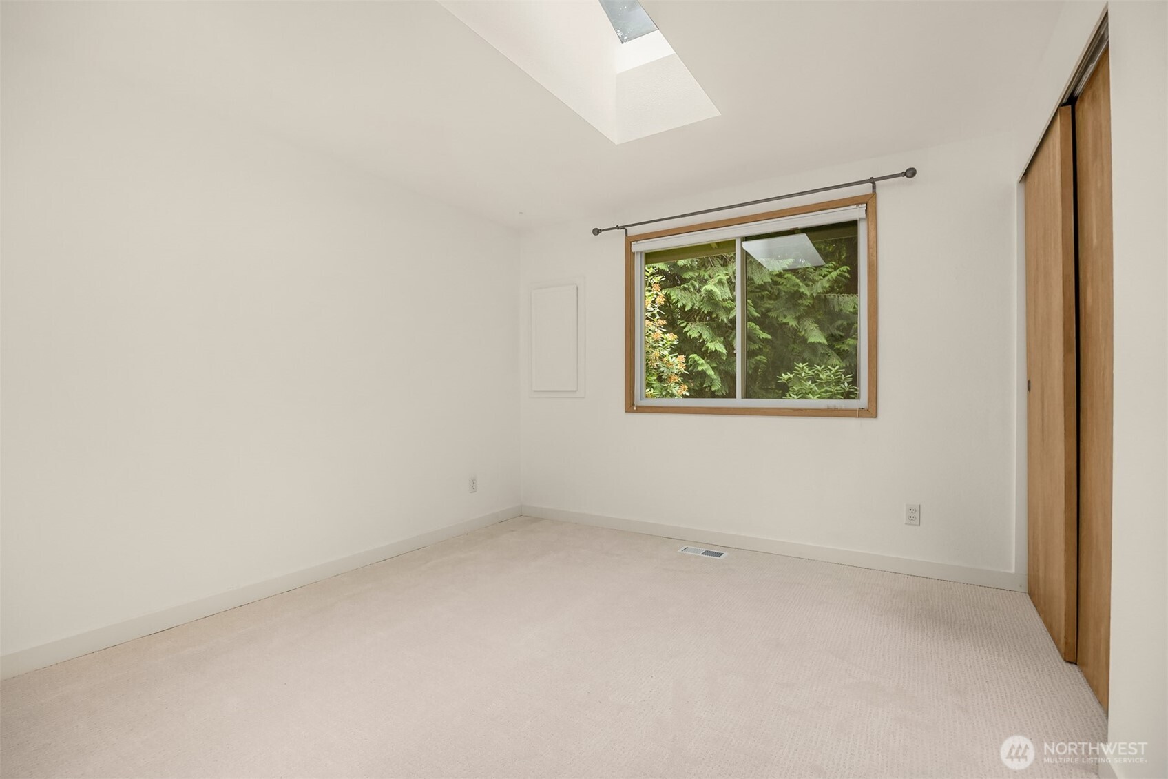 9820 NE Beach Crest Drive , Bainbridge Island, WA 98110