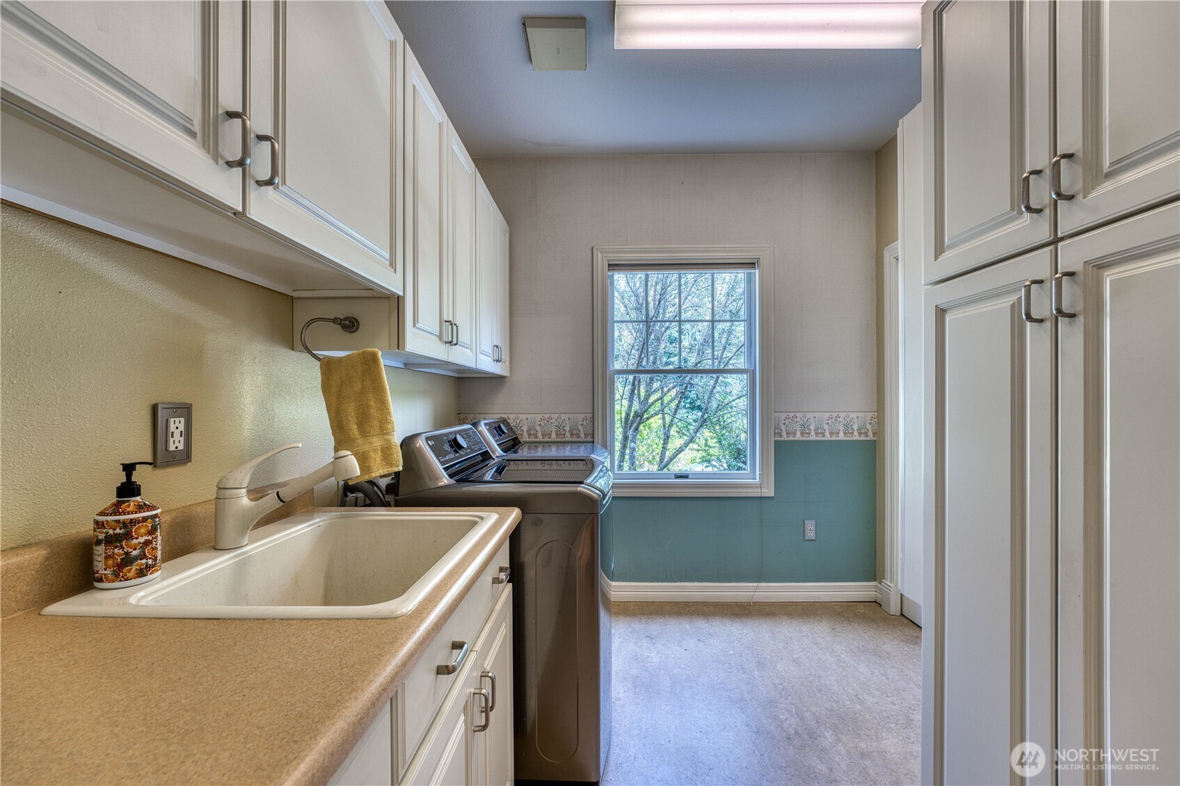 10295 NE West Kingston Road , Kingston, WA 98346-9329