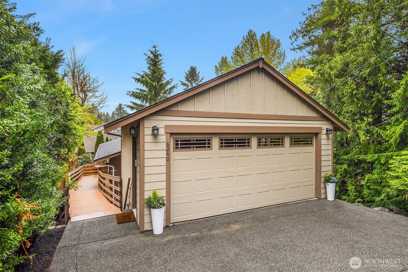 6240 NE 204th Place , Kenmore, WA 98028