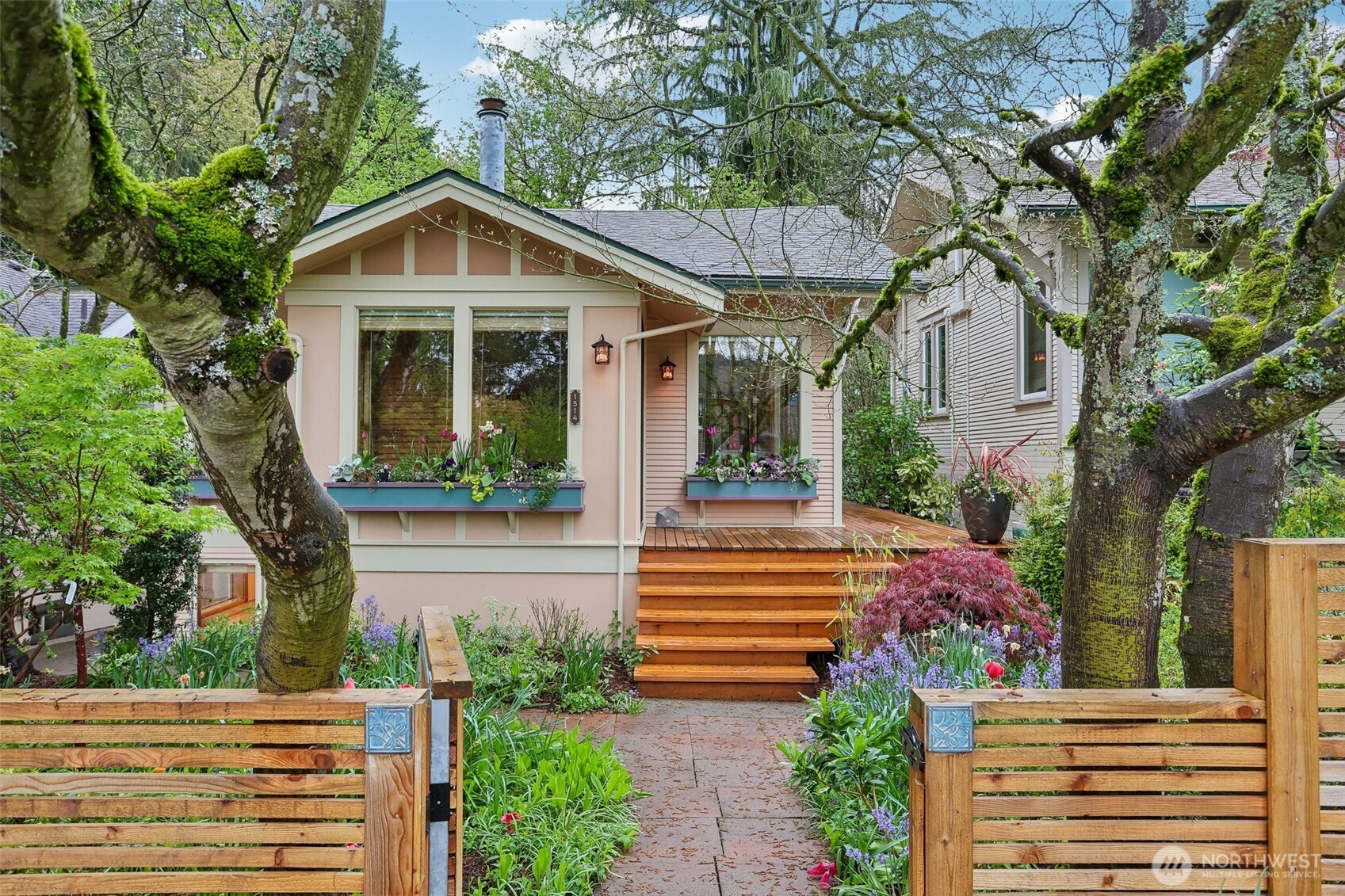 1514 NE 70th Street , Seattle, WA 98115