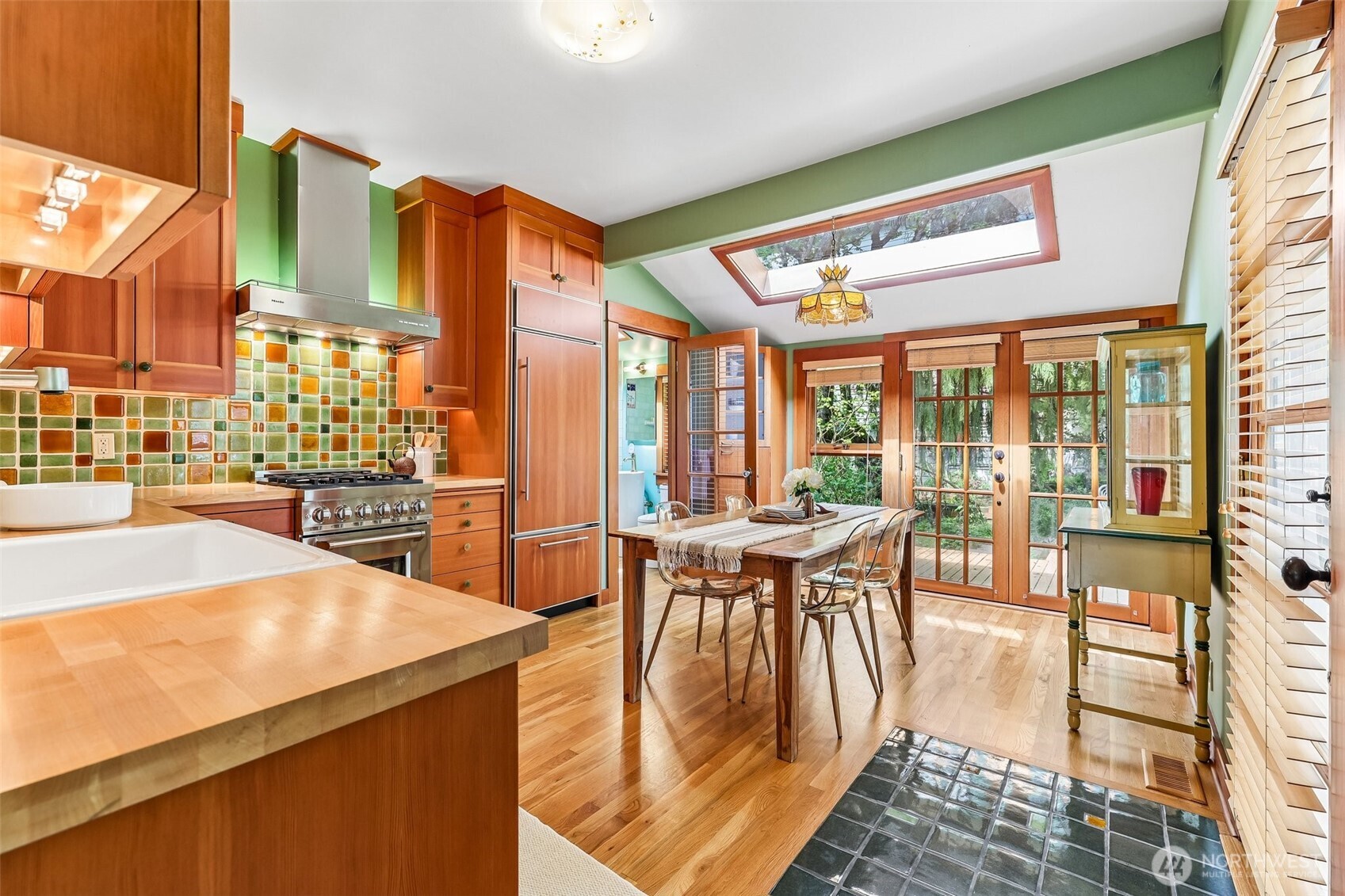 1514 NE 70th Street , Seattle, WA 98115