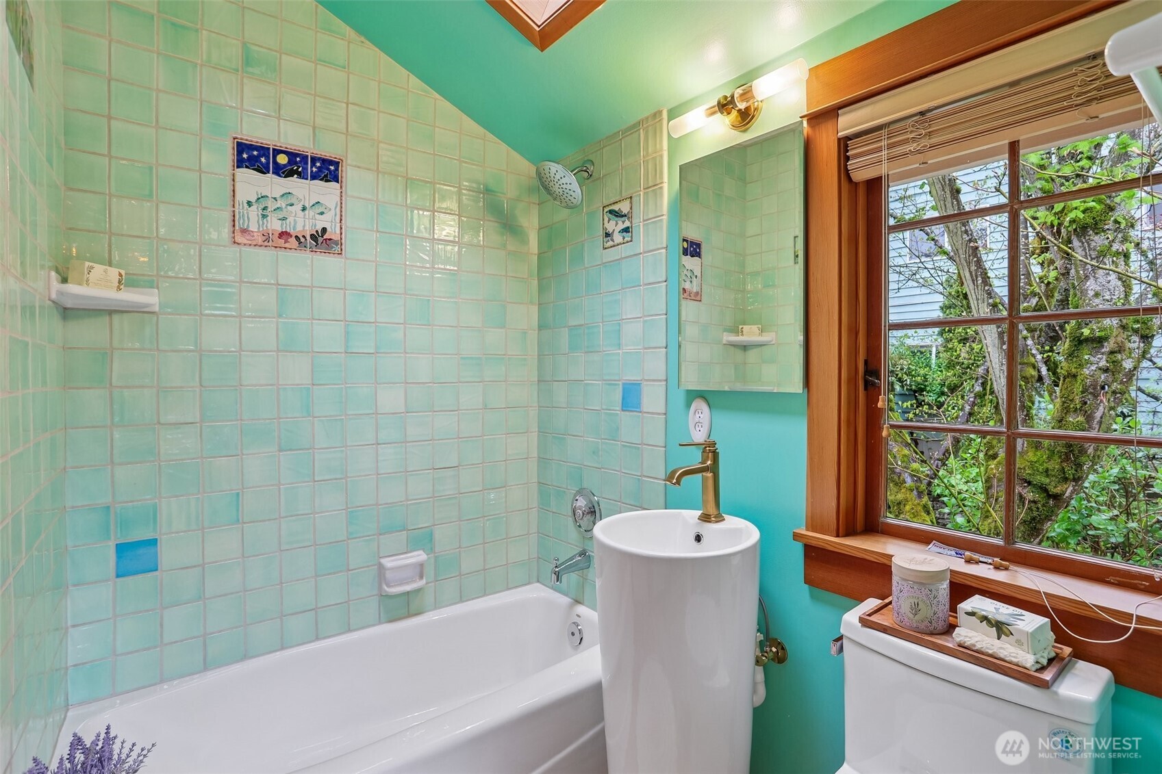 1514 NE 70th Street , Seattle, WA 98115