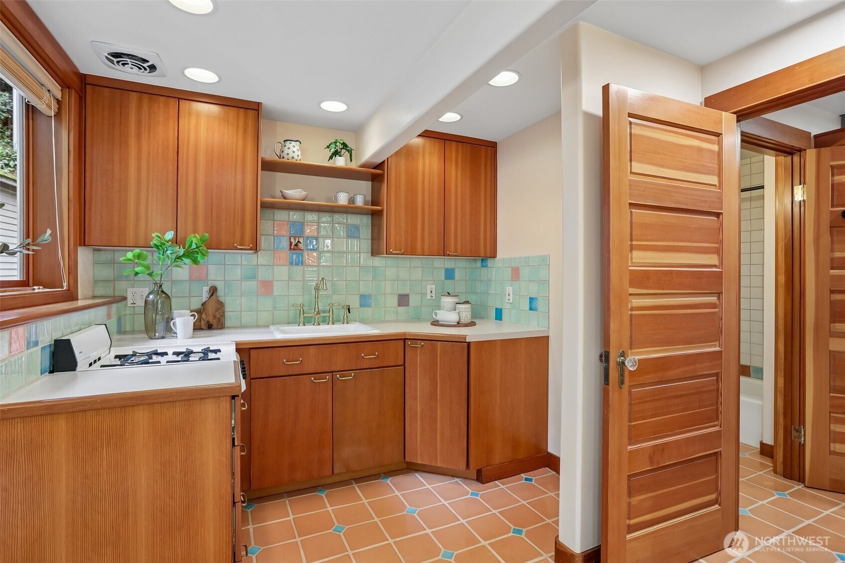 1514 NE 70th Street , Seattle, WA 98115