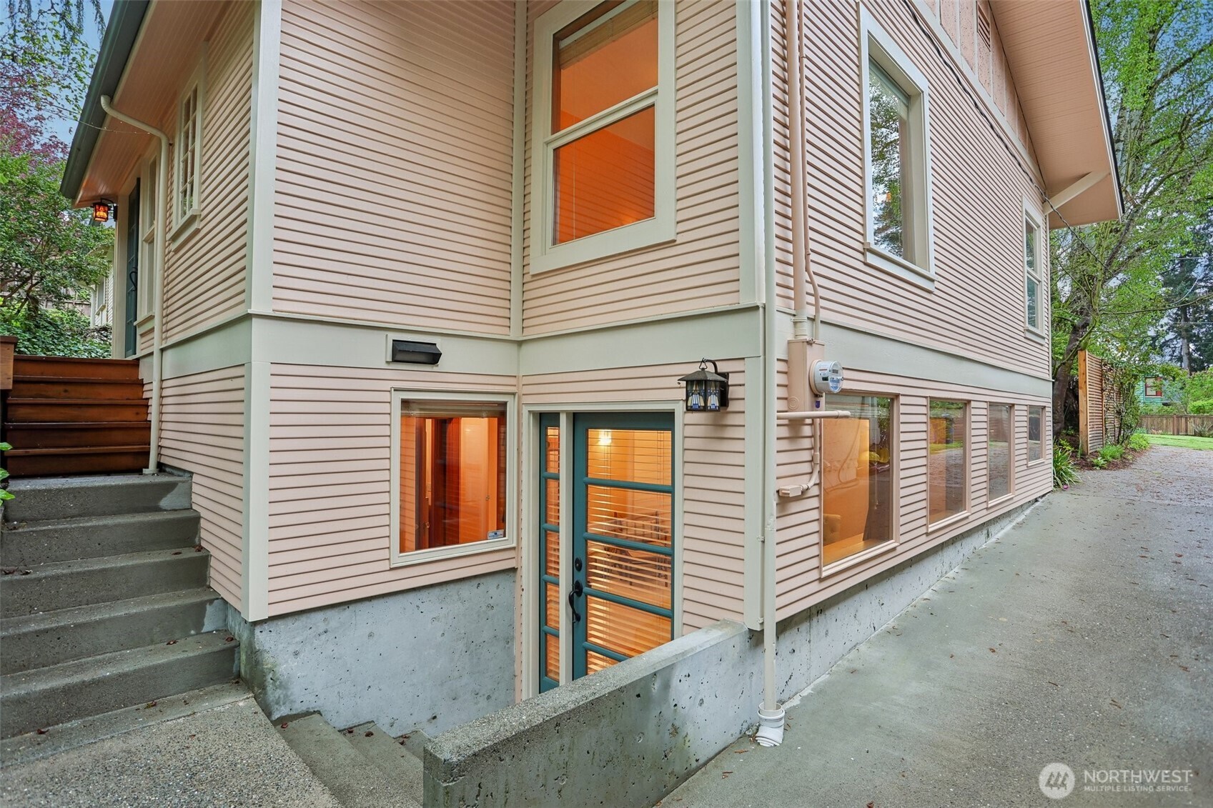 1514 NE 70th Street , Seattle, WA 98115