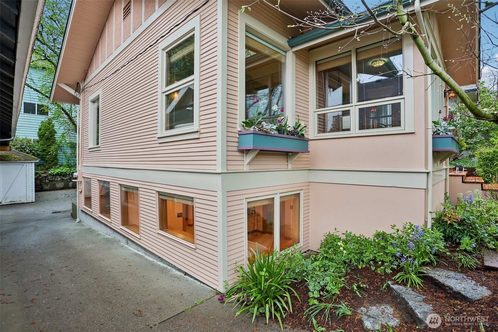 1514 NE 70th Street , Seattle, WA 98115