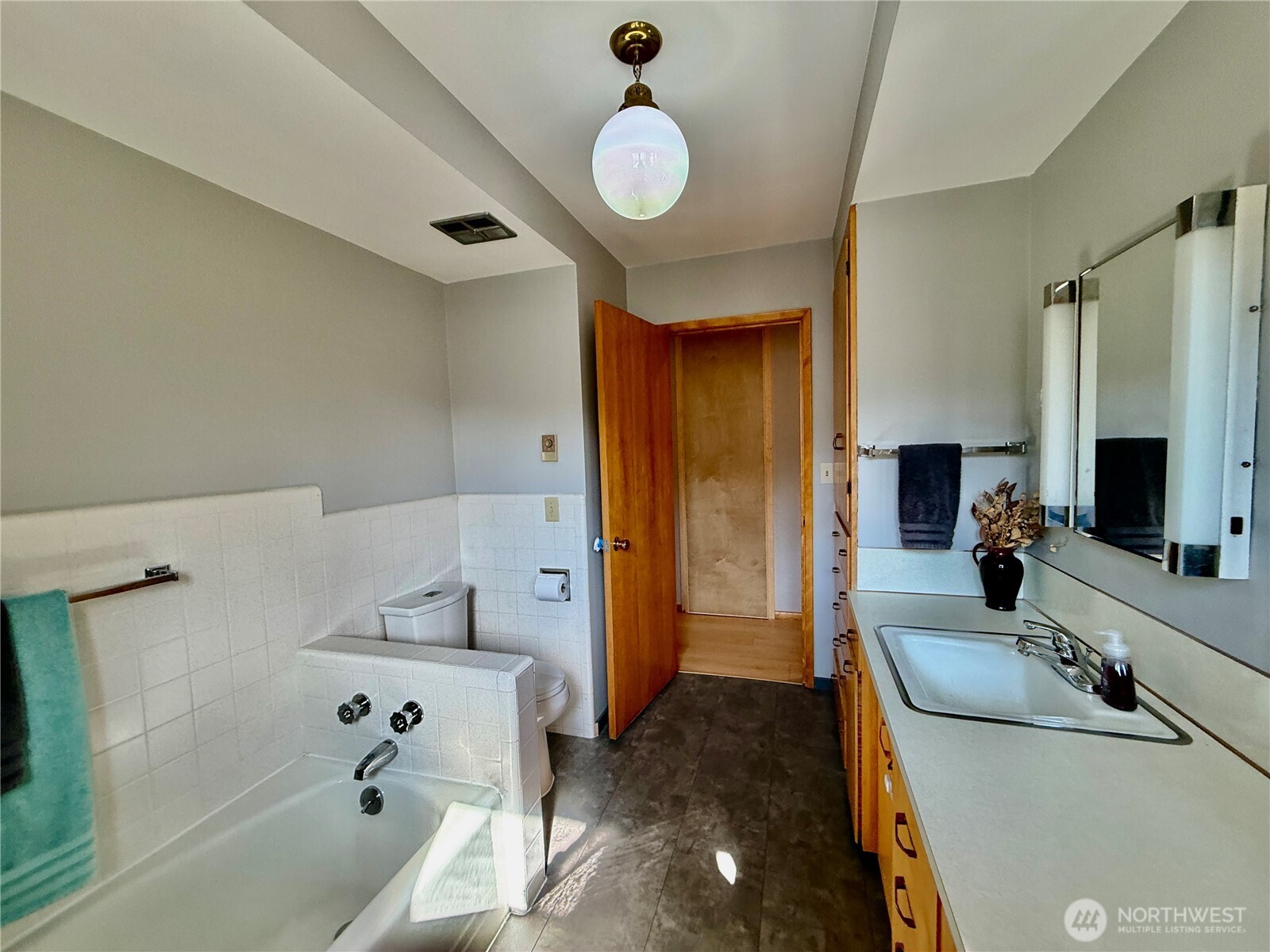 12648 Markwood Road , Burlington, WA 98233
