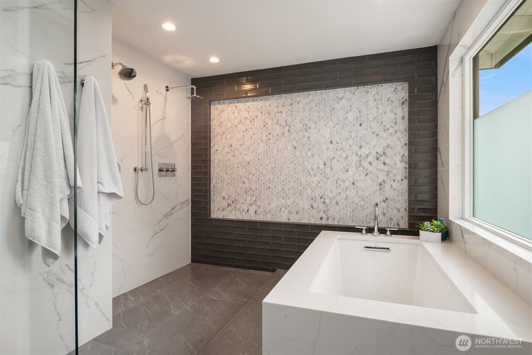 17206 SE 46th Street , Bellevue, WA 98006