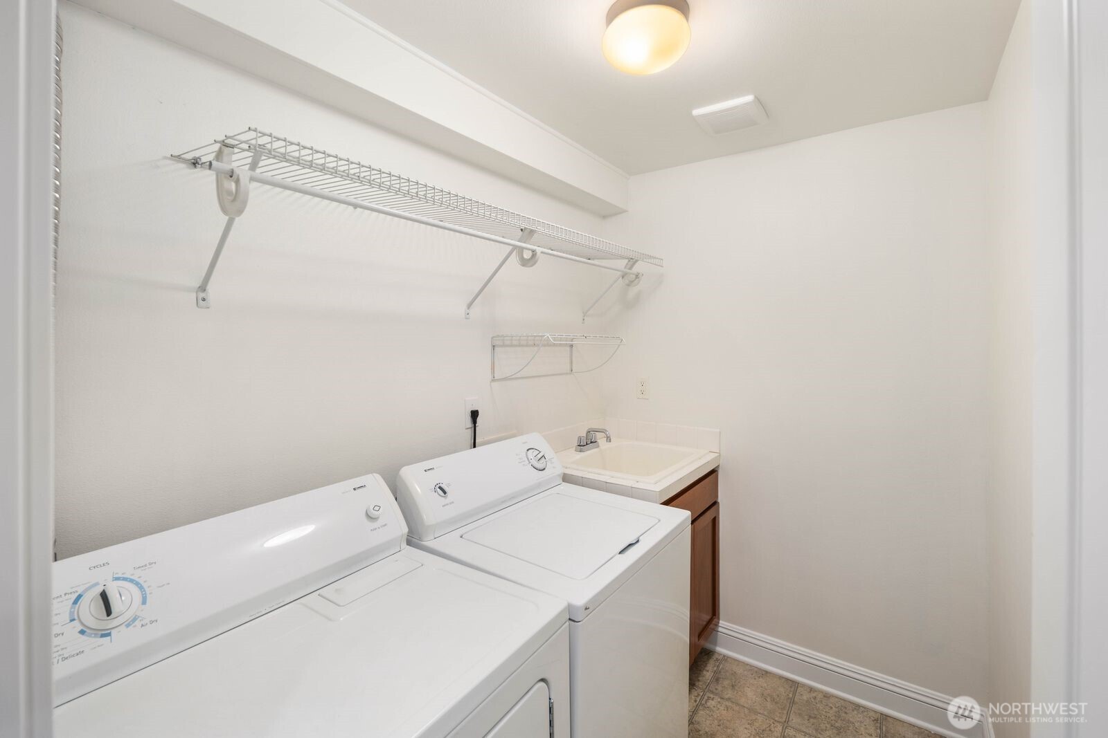 337 N 105th Street #A, Seattle, WA 98133