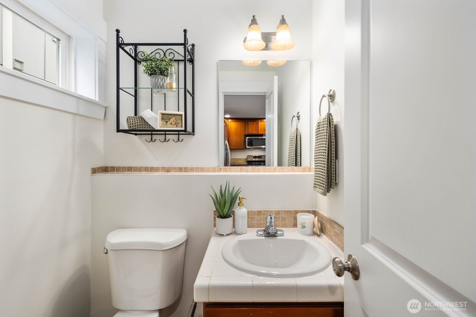 337 N 105th Street #A, Seattle, WA 98133